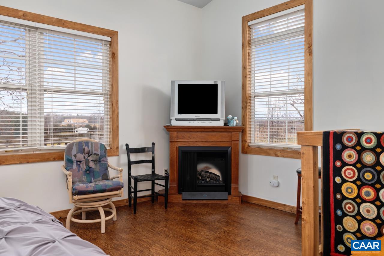 106 VISTA HEIGHTS DR