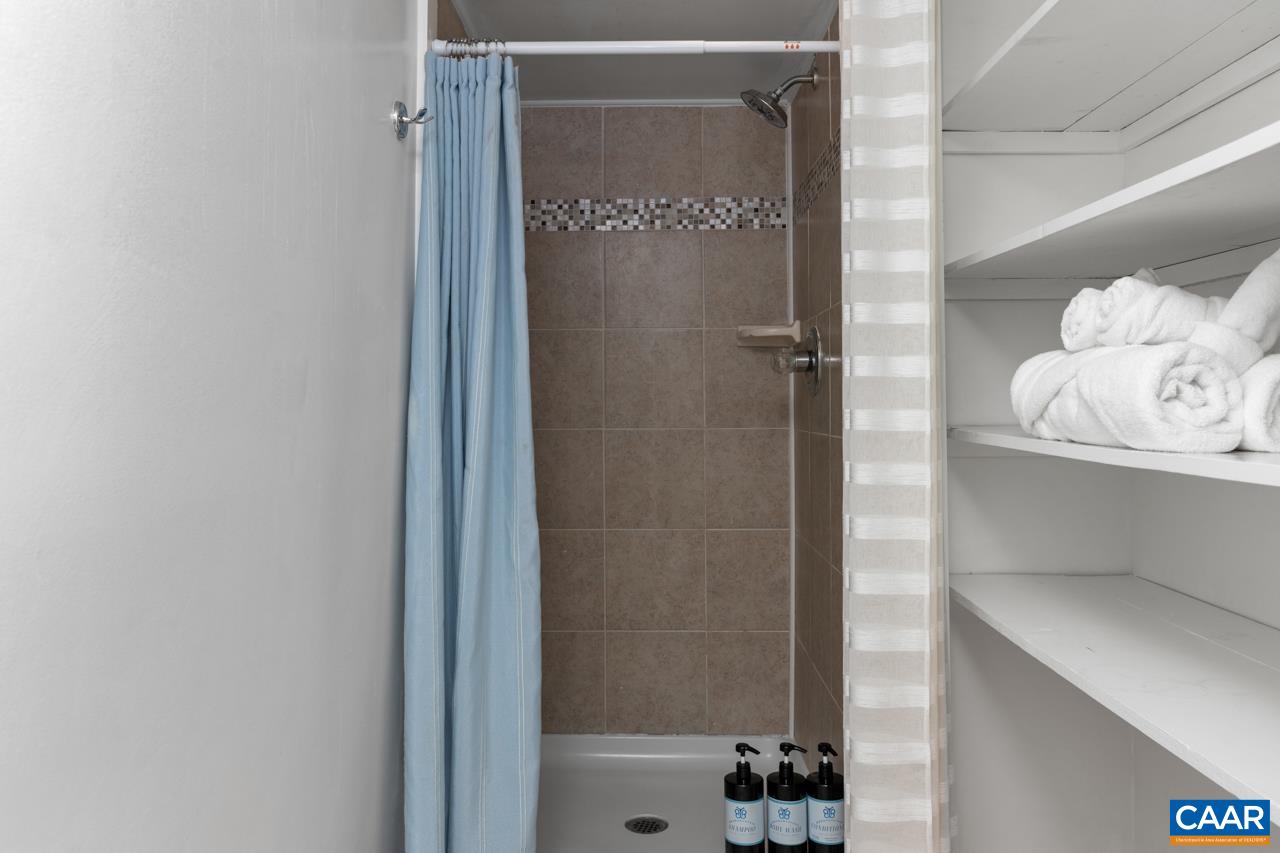 106 VISTA HEIGHTS DR