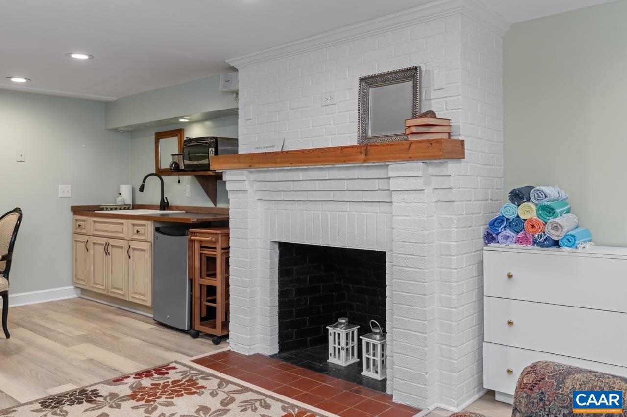 106 VISTA HEIGHTS DR