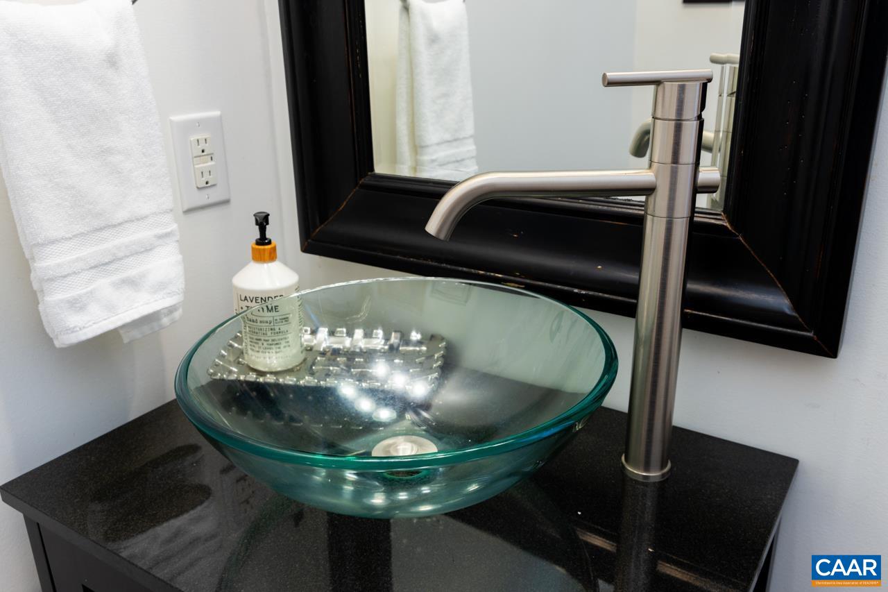 106 VISTA HEIGHTS DR