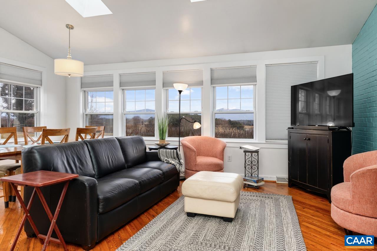 106 VISTA HEIGHTS DR