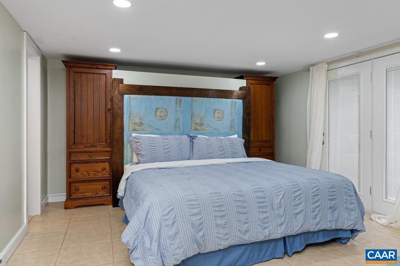 106 VISTA HEIGHTS DR