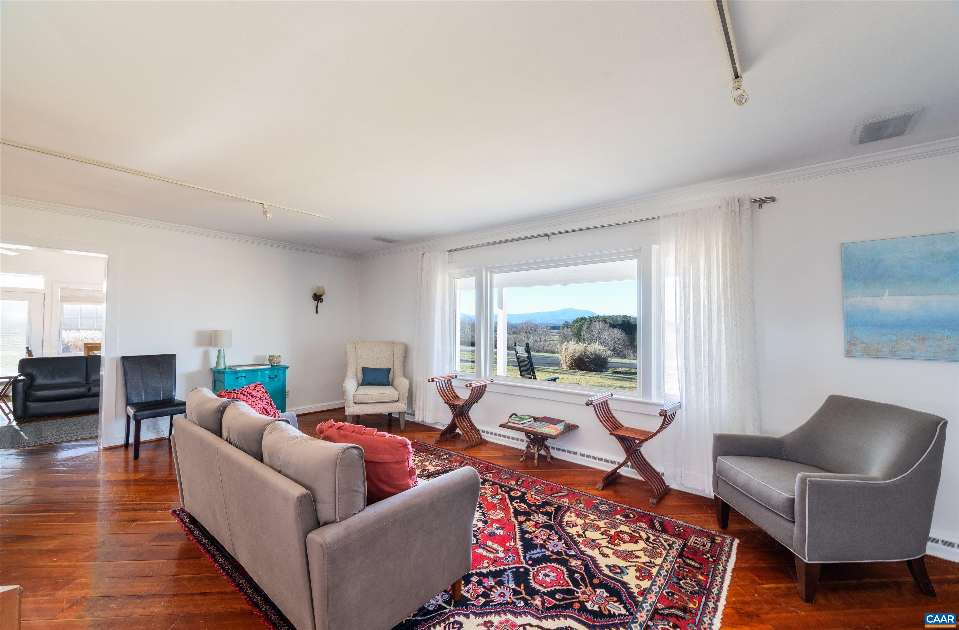 106 VISTA HEIGHTS DR