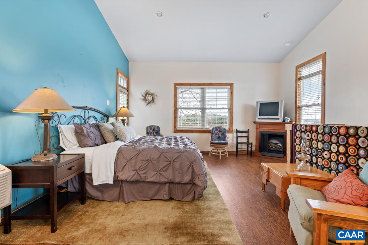 106 VISTA HEIGHTS DR