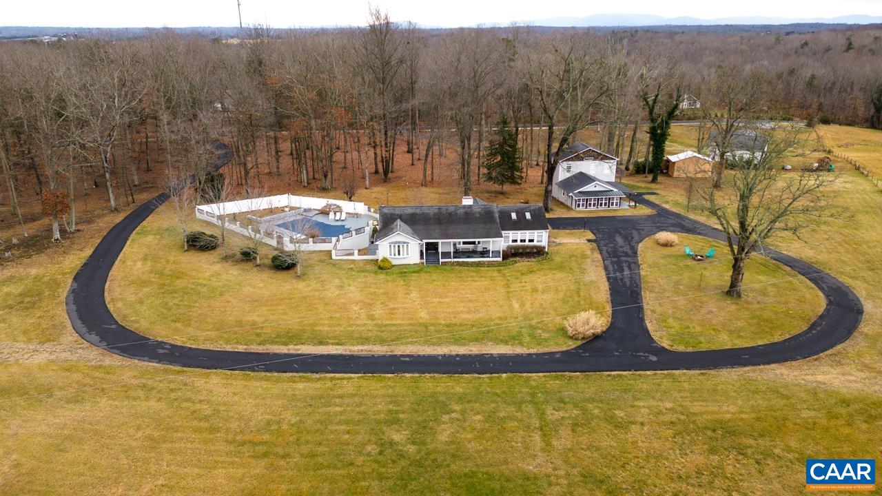 106 VISTA HEIGHTS DR