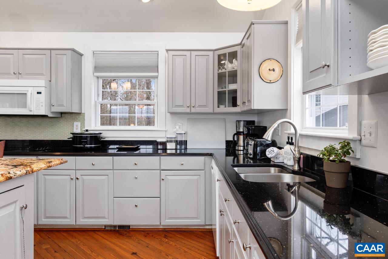 106 VISTA HEIGHTS DR