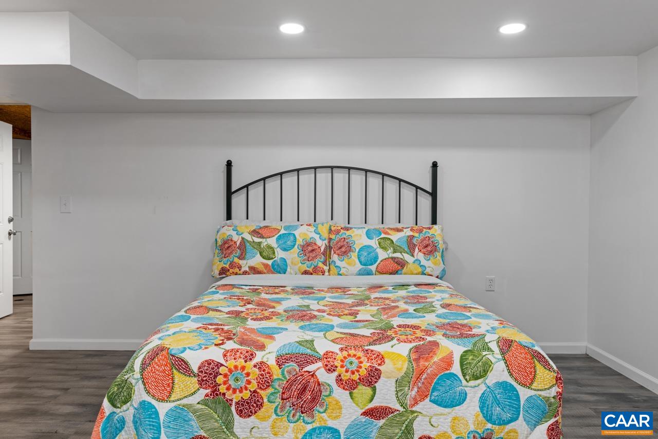 106 VISTA HEIGHTS DR