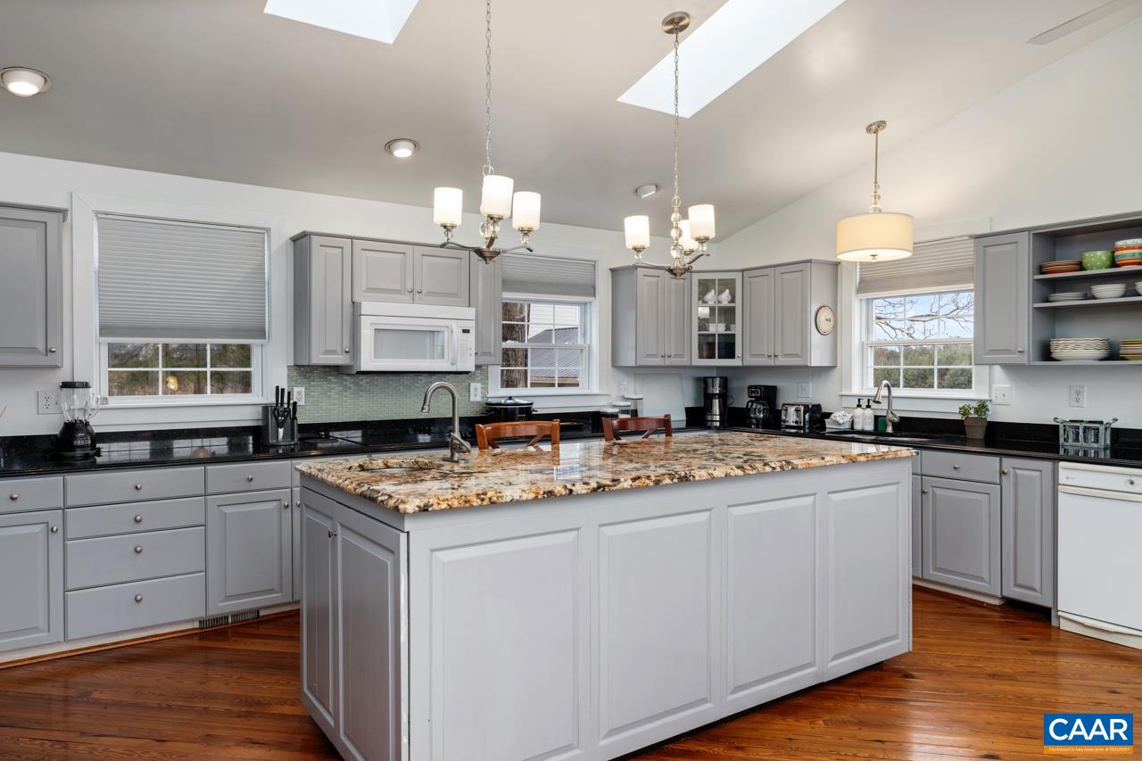 106 VISTA HEIGHTS DR