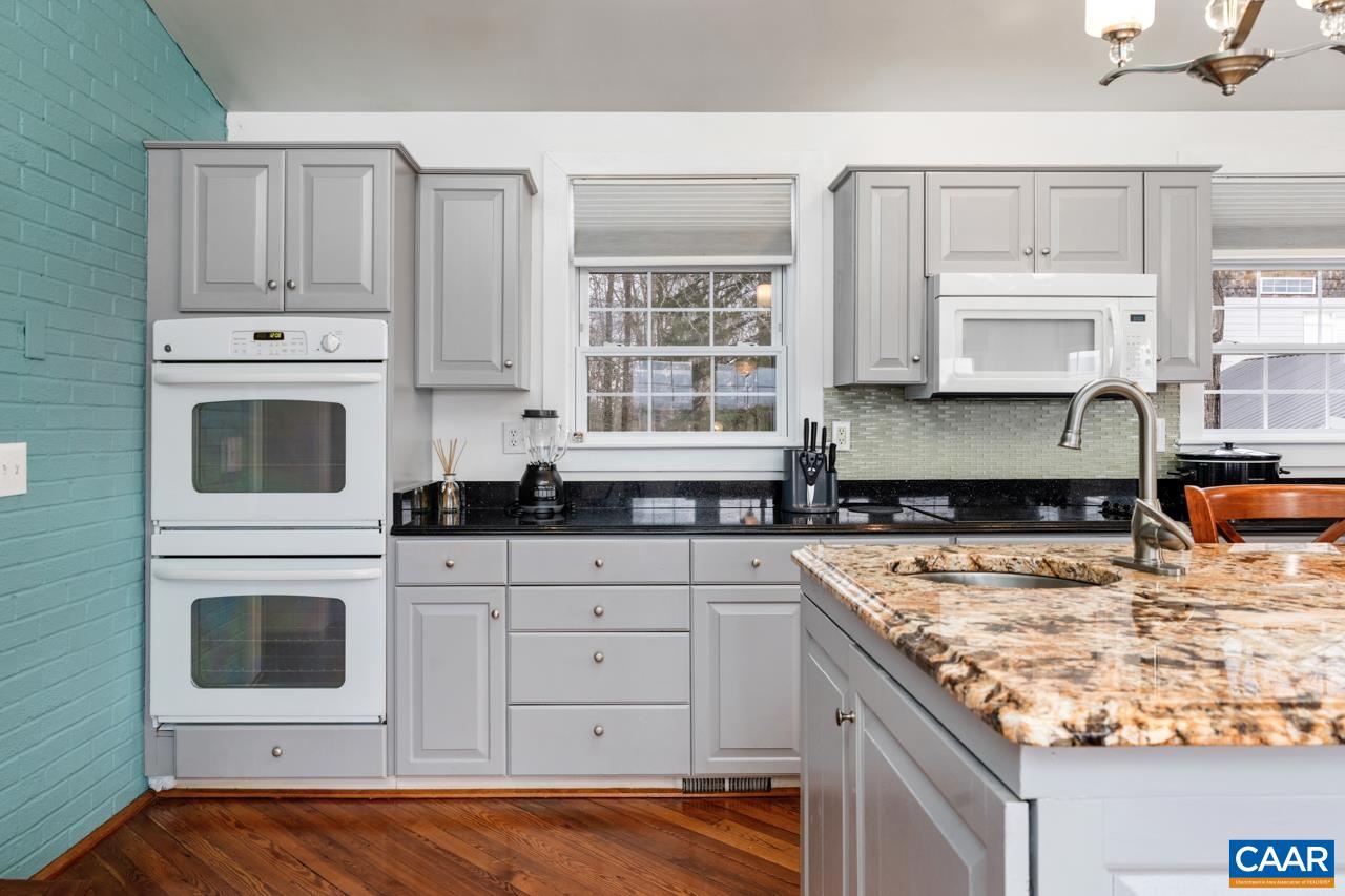 106 VISTA HEIGHTS DR