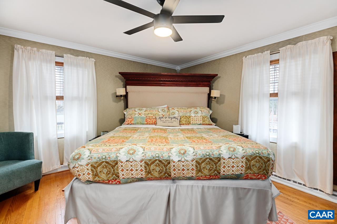 106 VISTA HEIGHTS DR