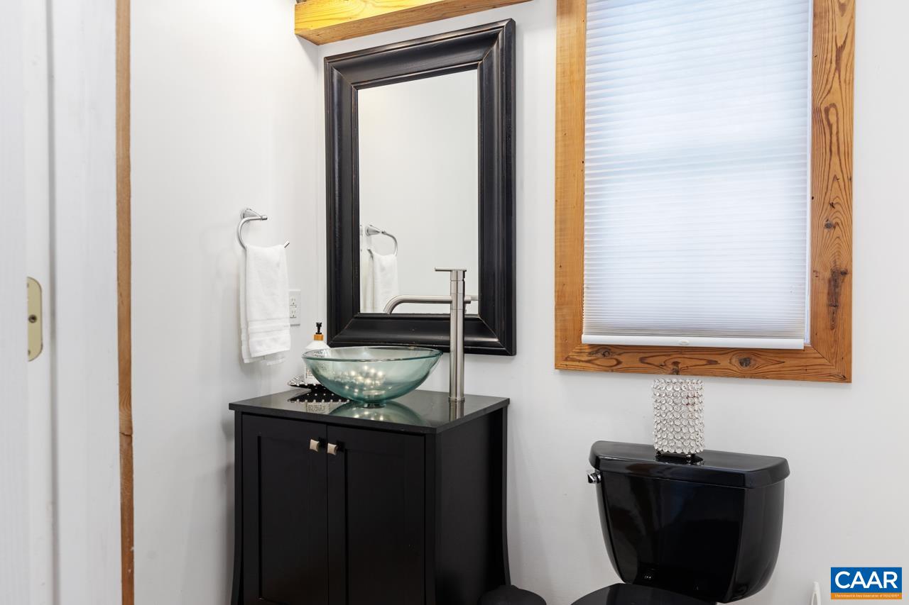 106 VISTA HEIGHTS DR