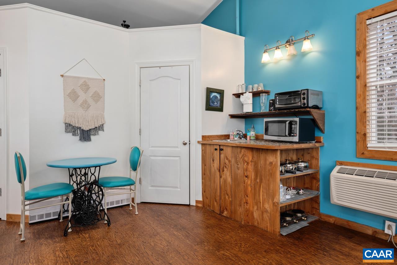 106 VISTA HEIGHTS DR