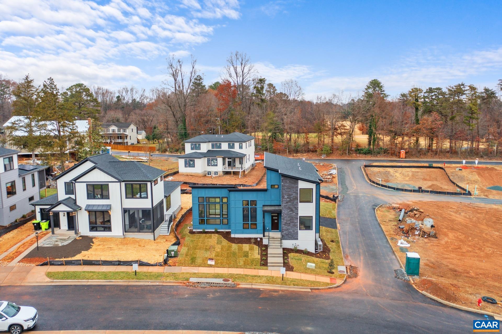 139 LOCHLYN HILL DR