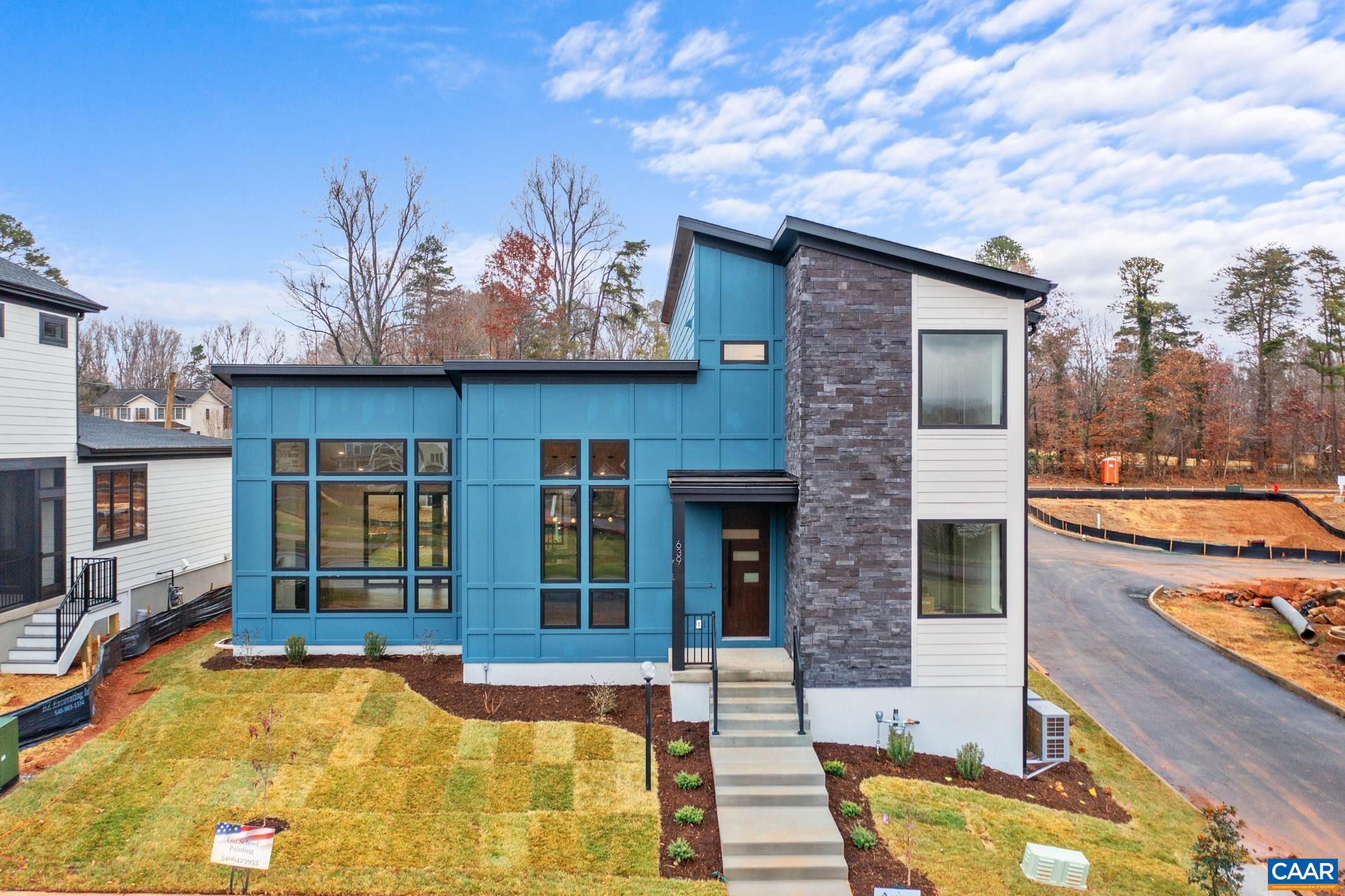 139 LOCHLYN HILL DR