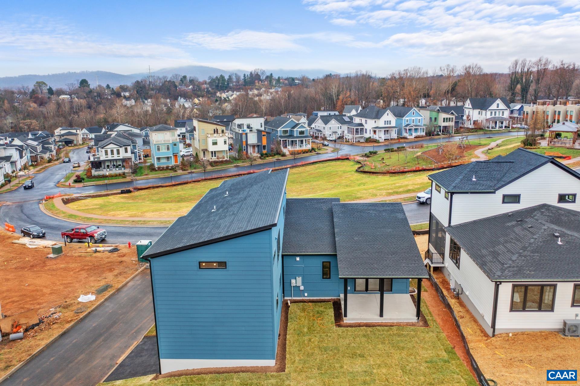 139 LOCHLYN HILL DR