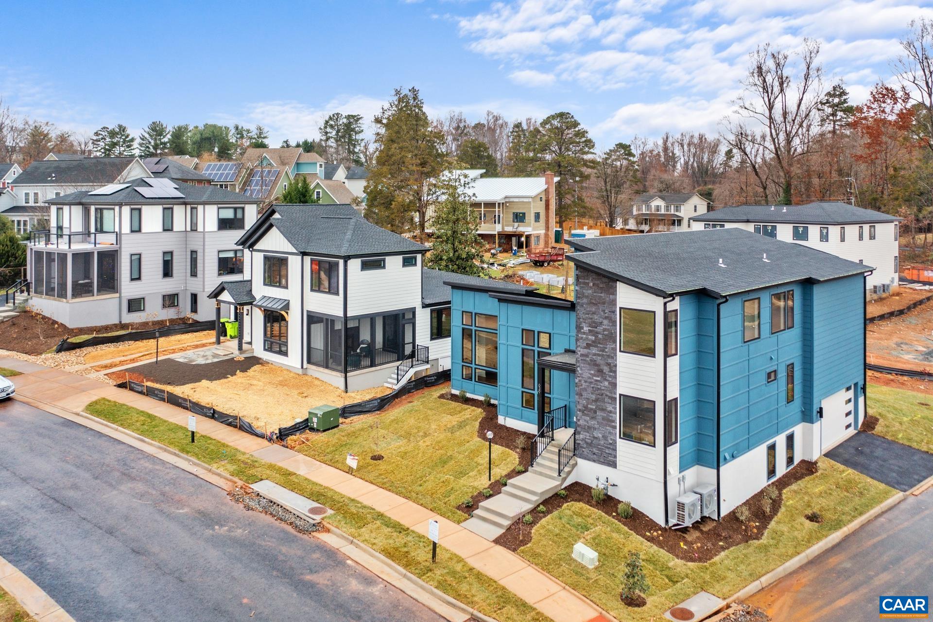 139 LOCHLYN HILL DR