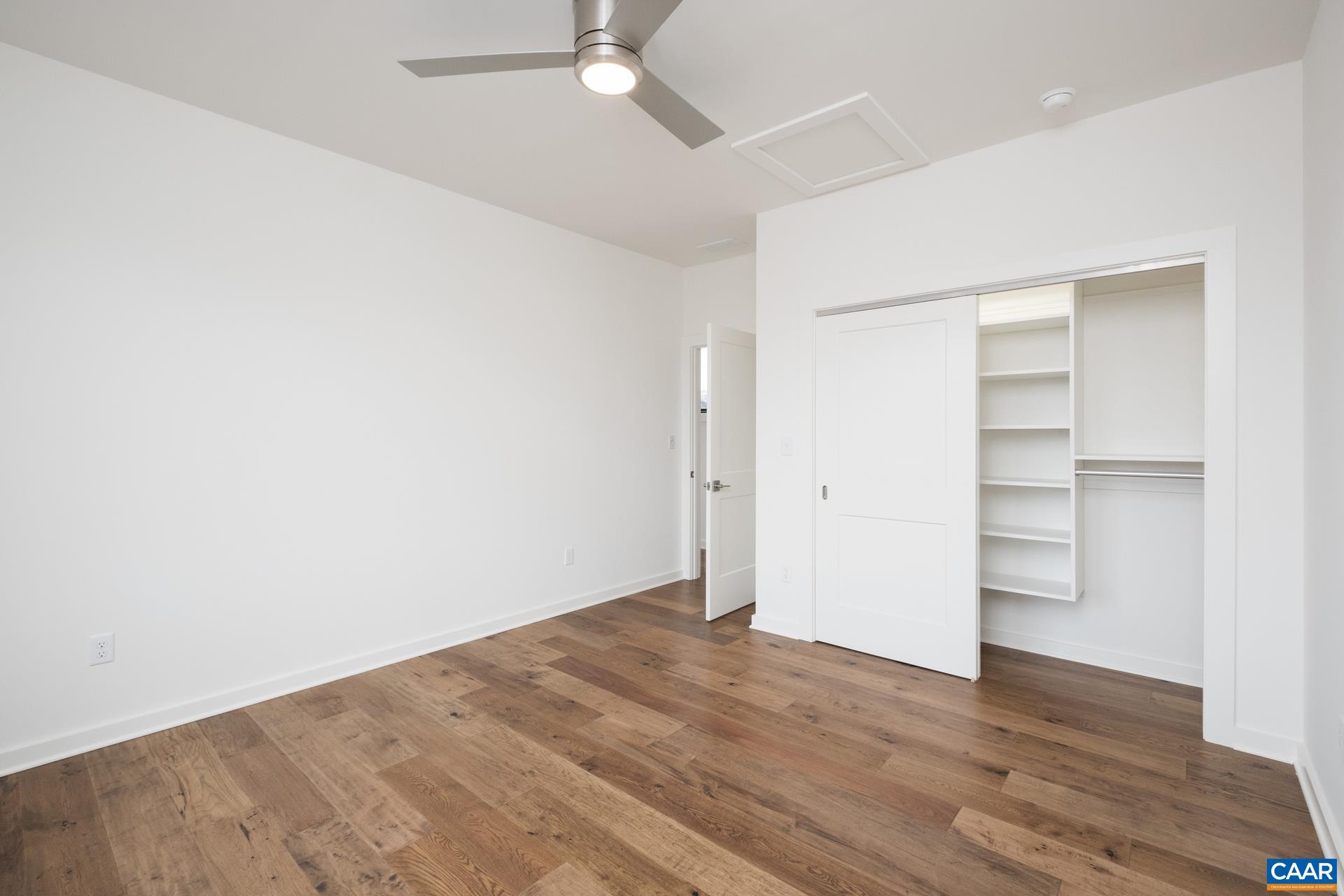 139 LOCHLYN HILL DR