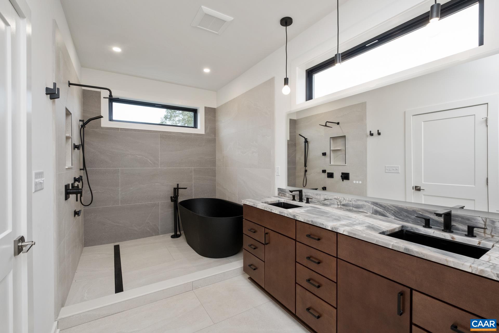 139 LOCHLYN HILL DR