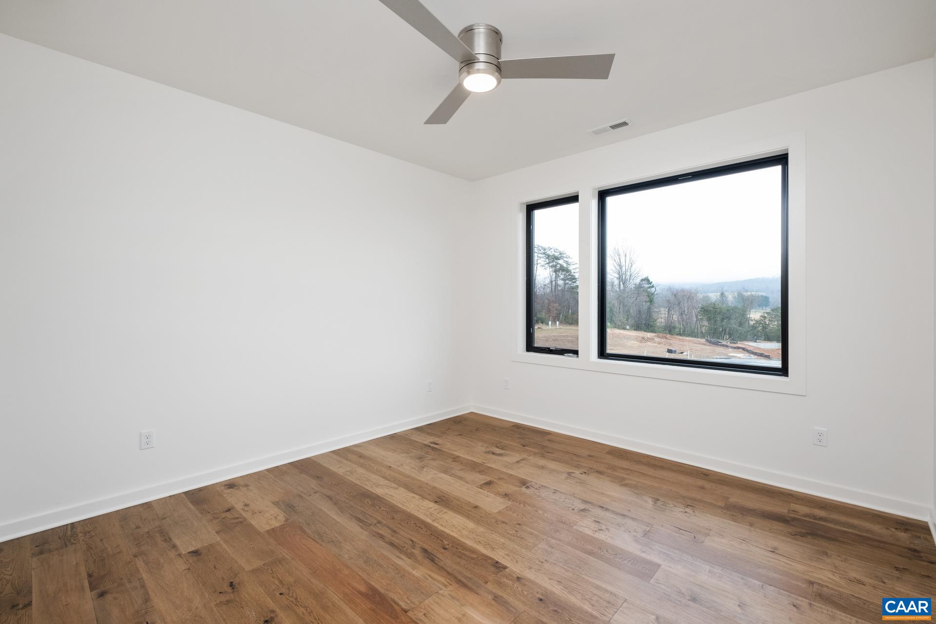 139 LOCHLYN HILL DR