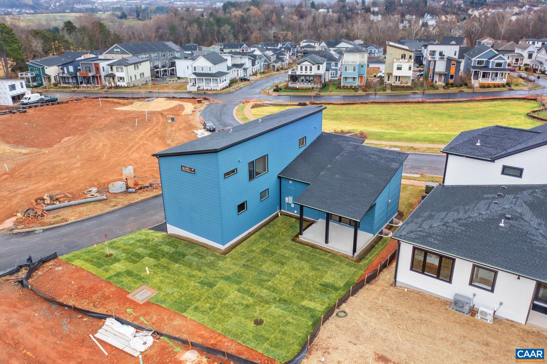 139 LOCHLYN HILL DR