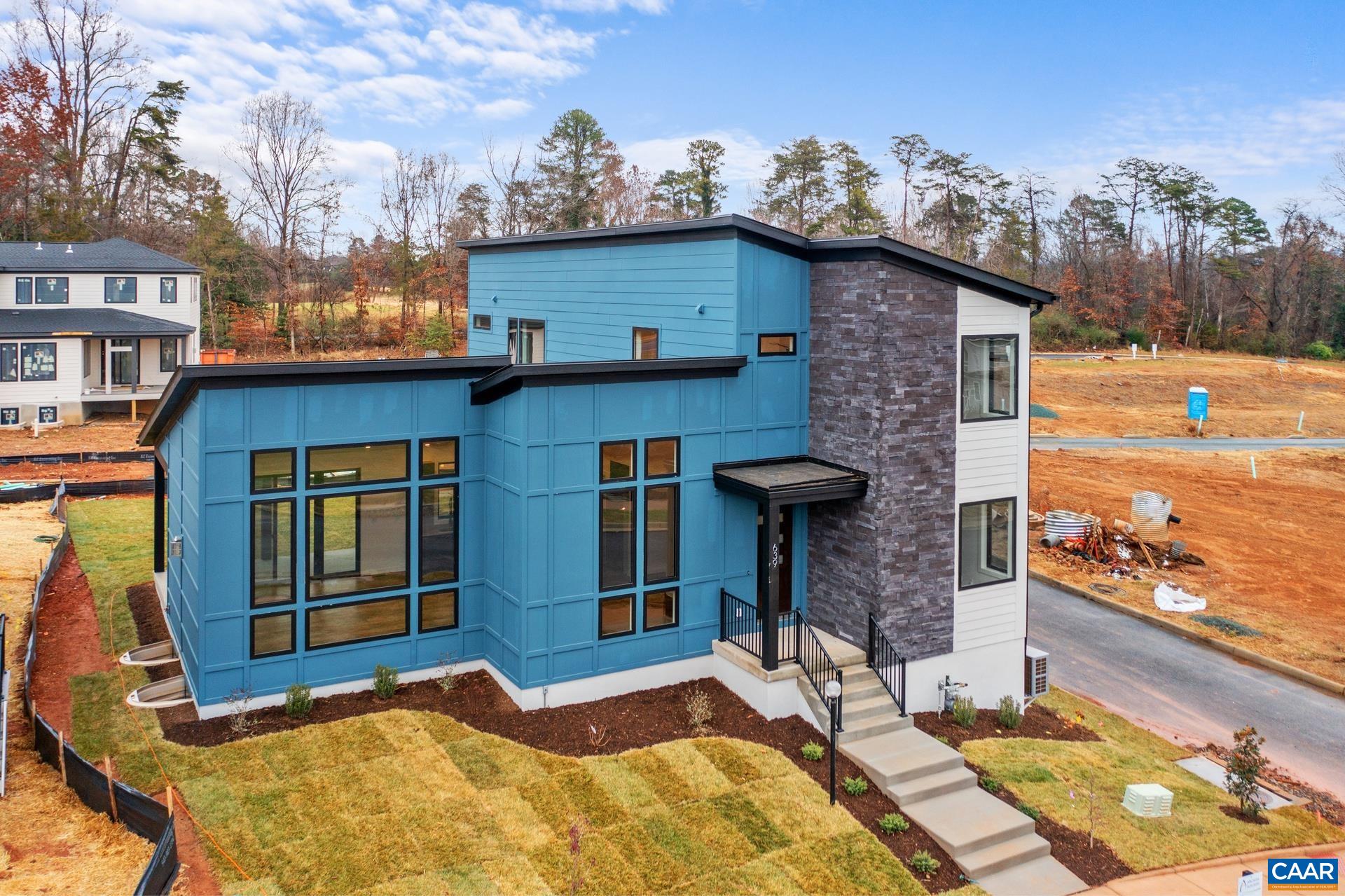 139 LOCHLYN HILL DR