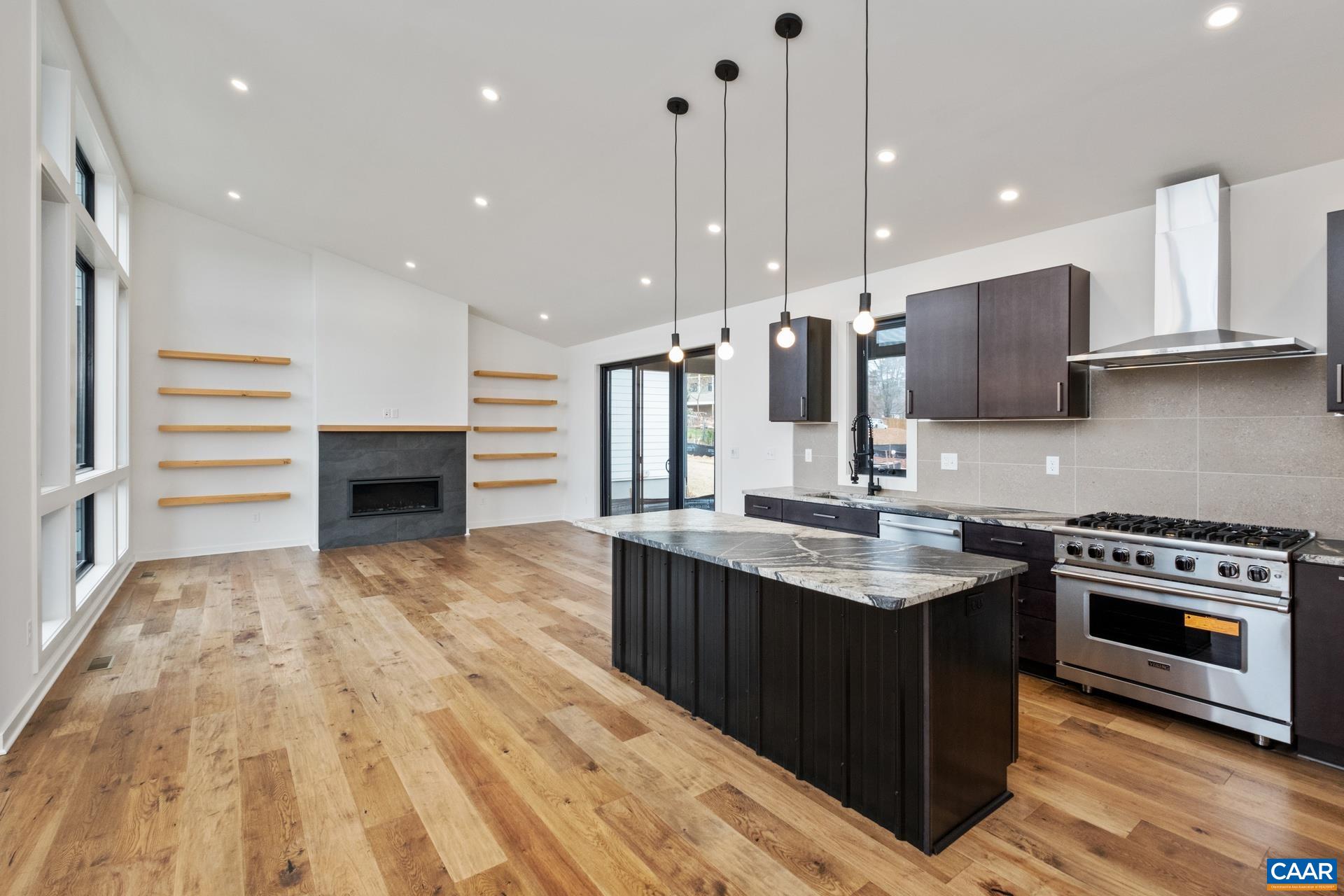 139 LOCHLYN HILL DR