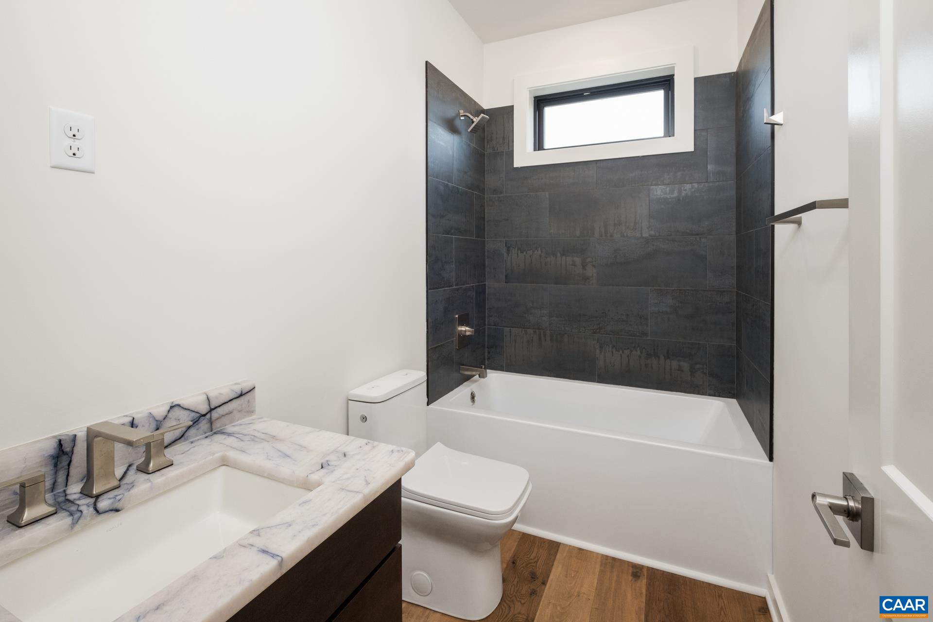 139 LOCHLYN HILL DR
