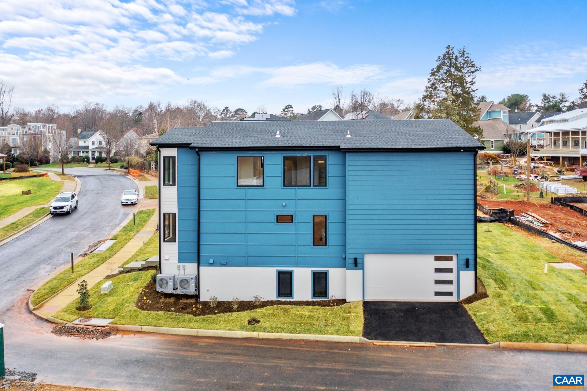 139 LOCHLYN HILL DR