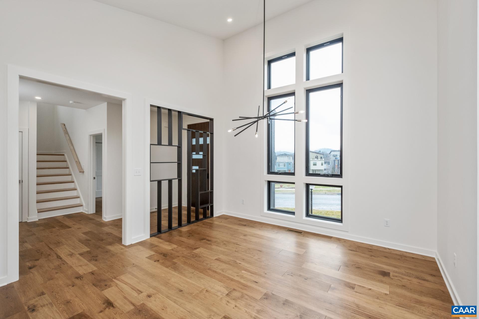 139 LOCHLYN HILL DR