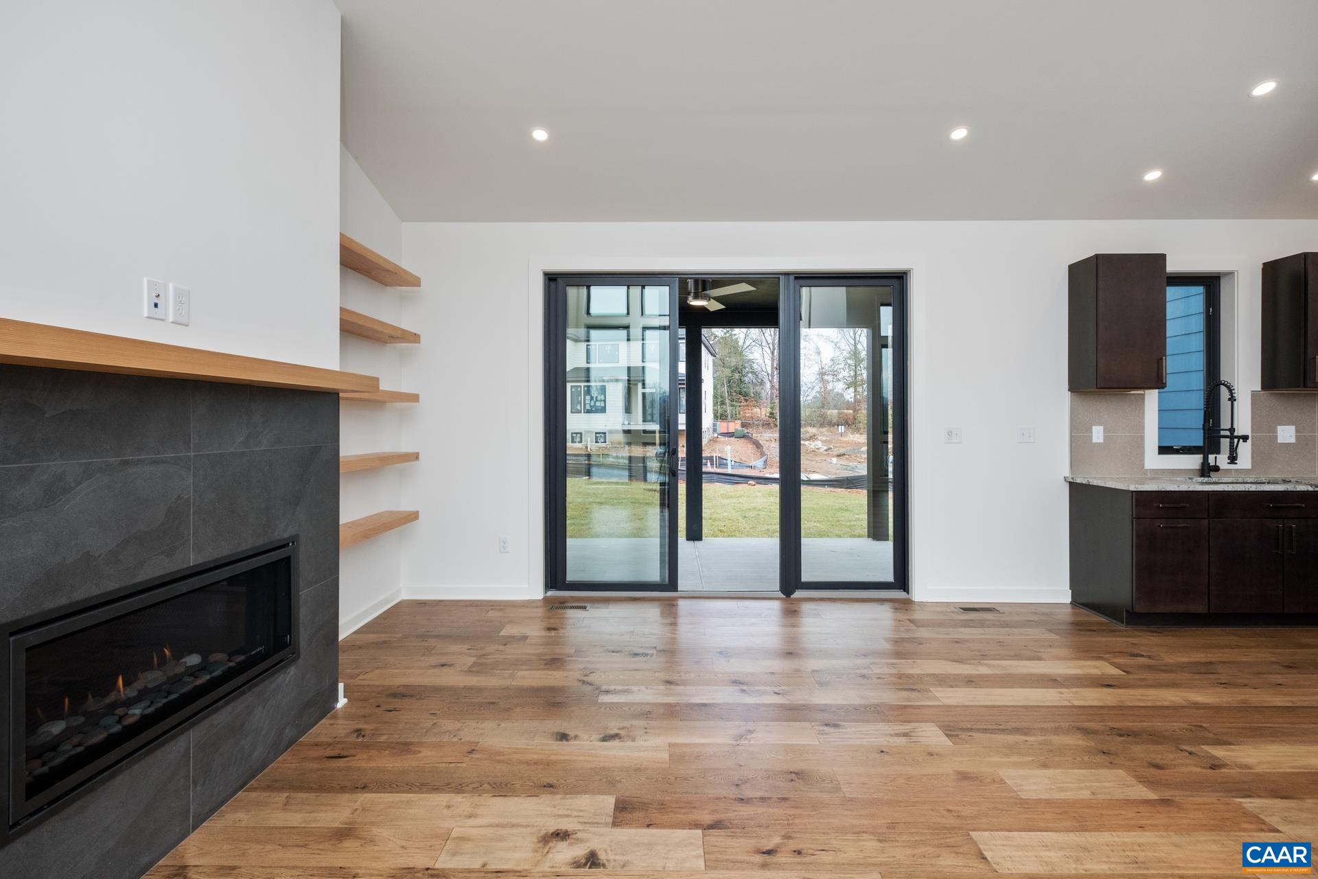 139 LOCHLYN HILL DR