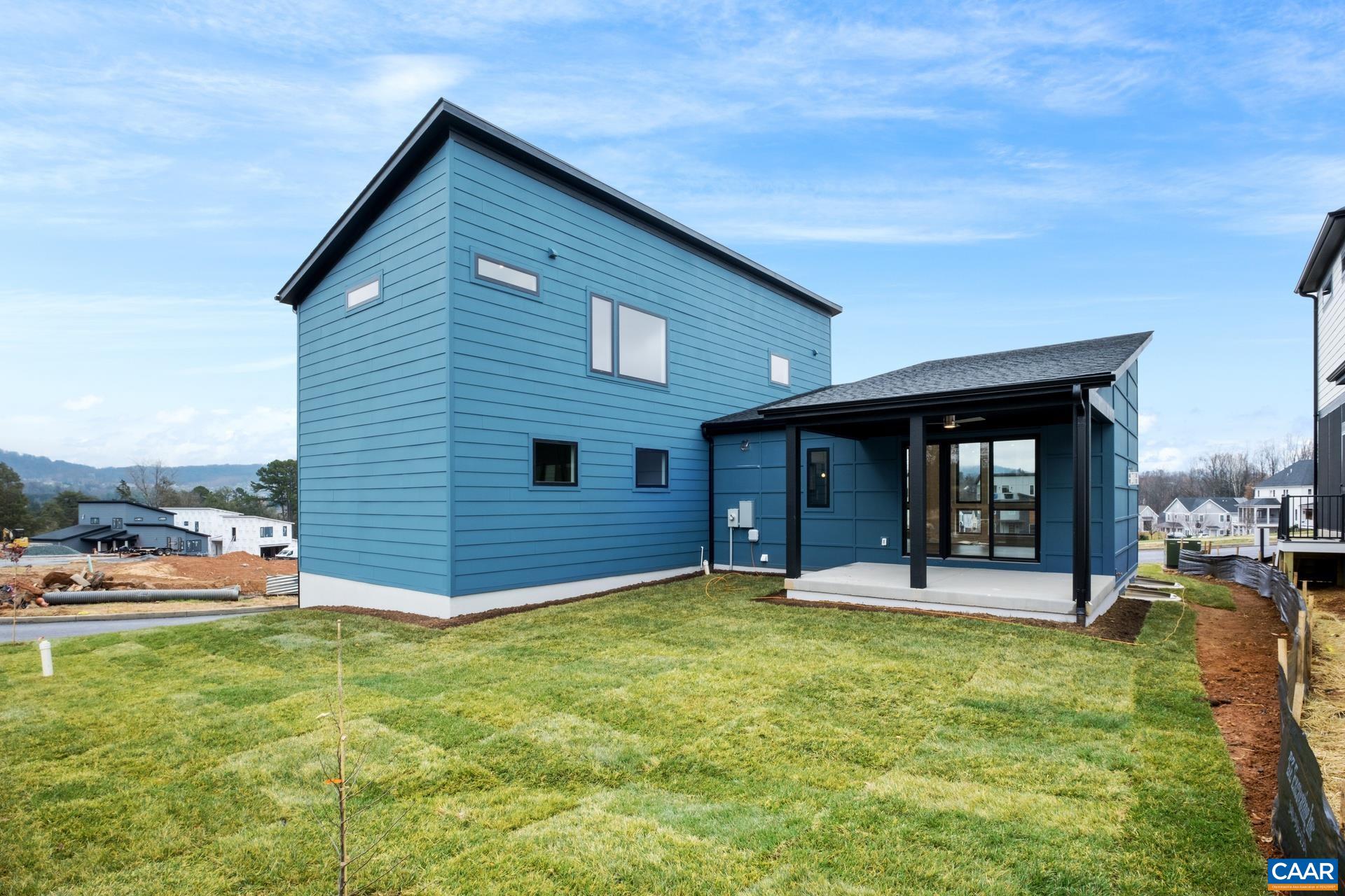 139 LOCHLYN HILL DR