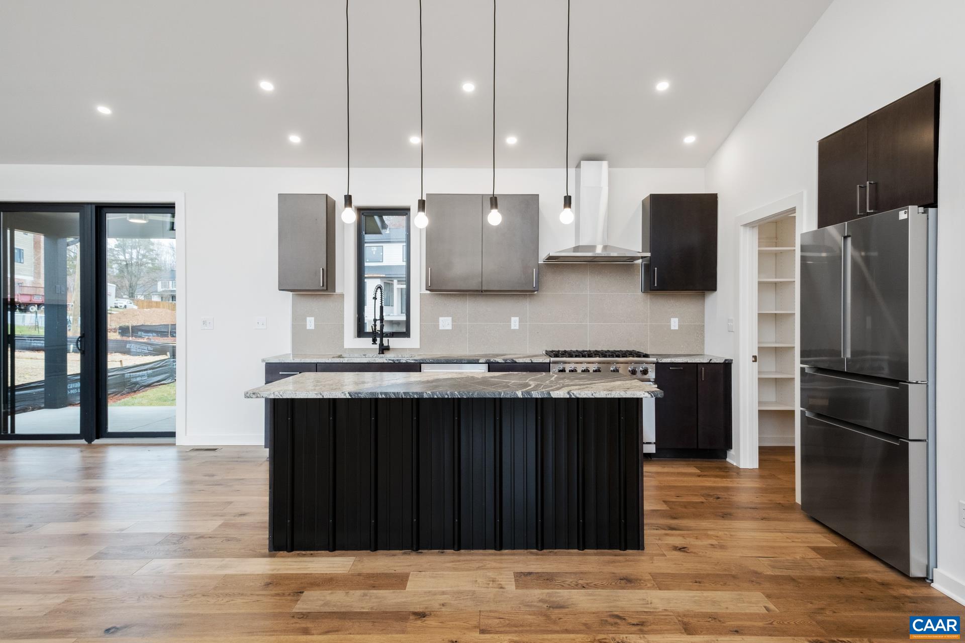 139 LOCHLYN HILL DR