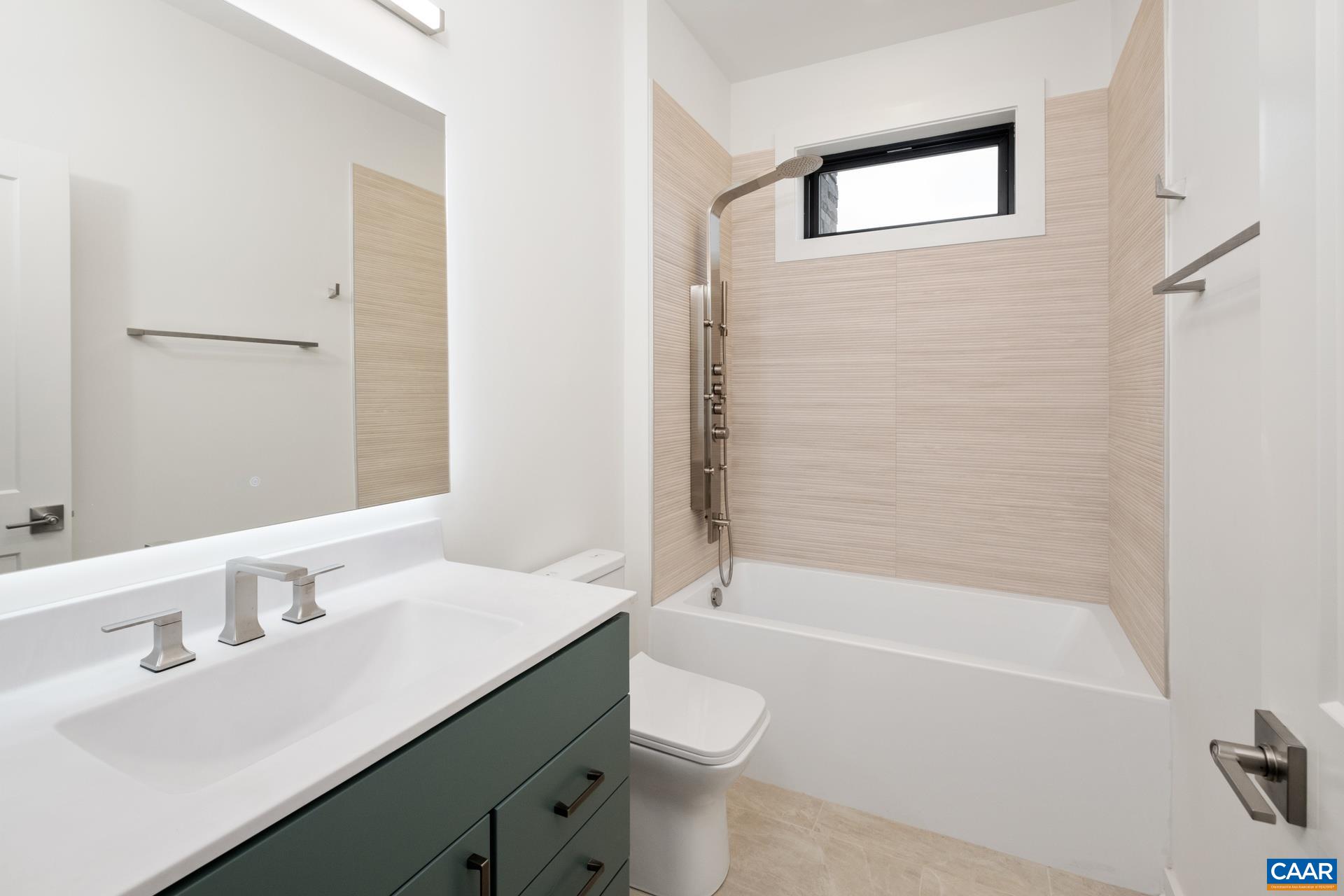 139 LOCHLYN HILL DR