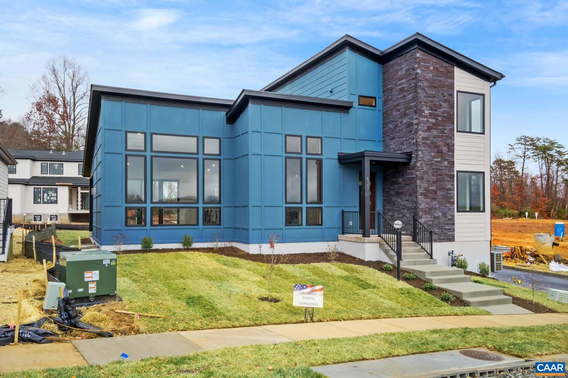 139 LOCHLYN HILL DR