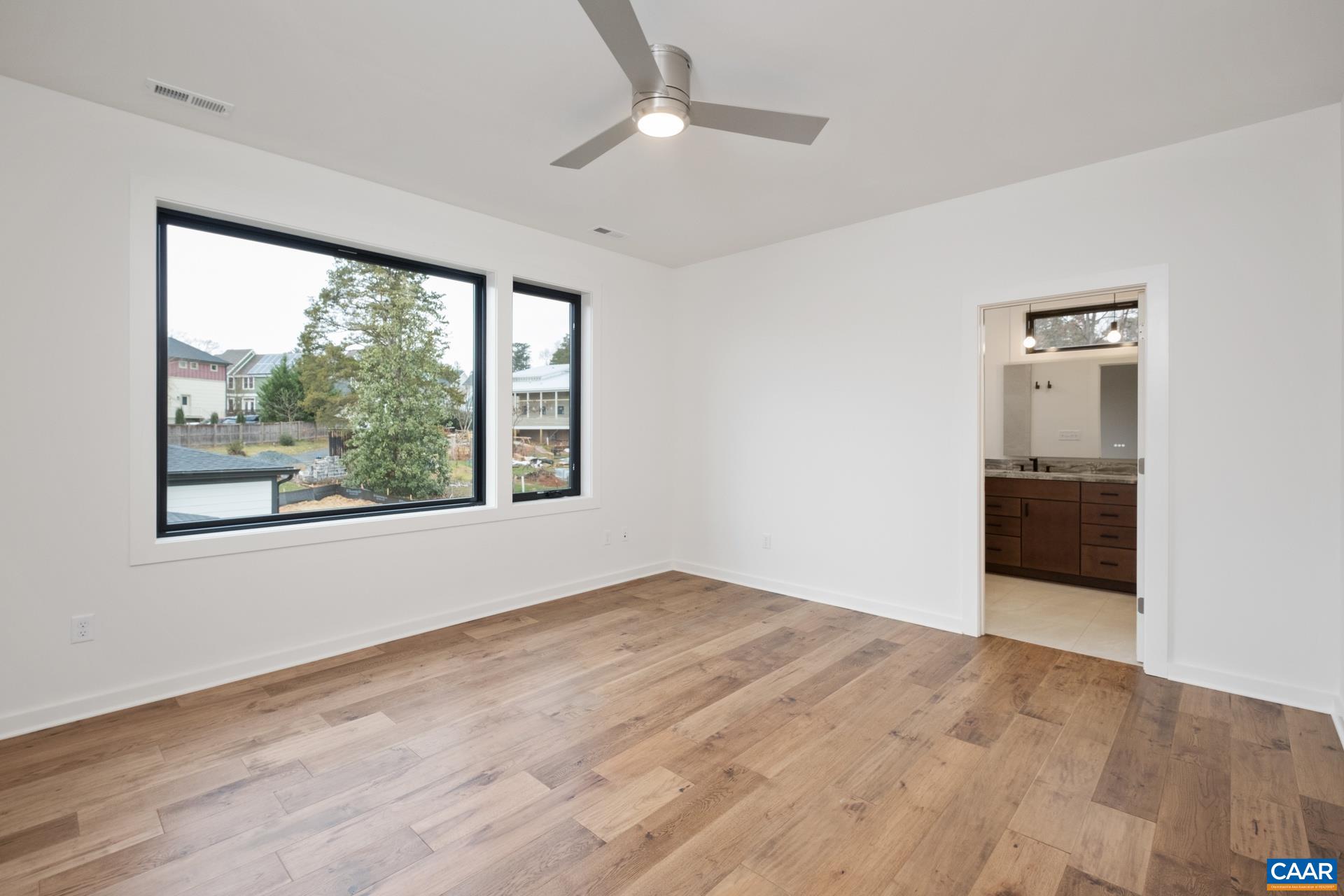 139 LOCHLYN HILL DR
