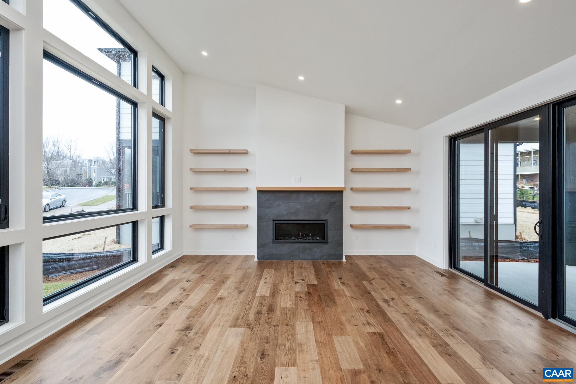 139 LOCHLYN HILL DR