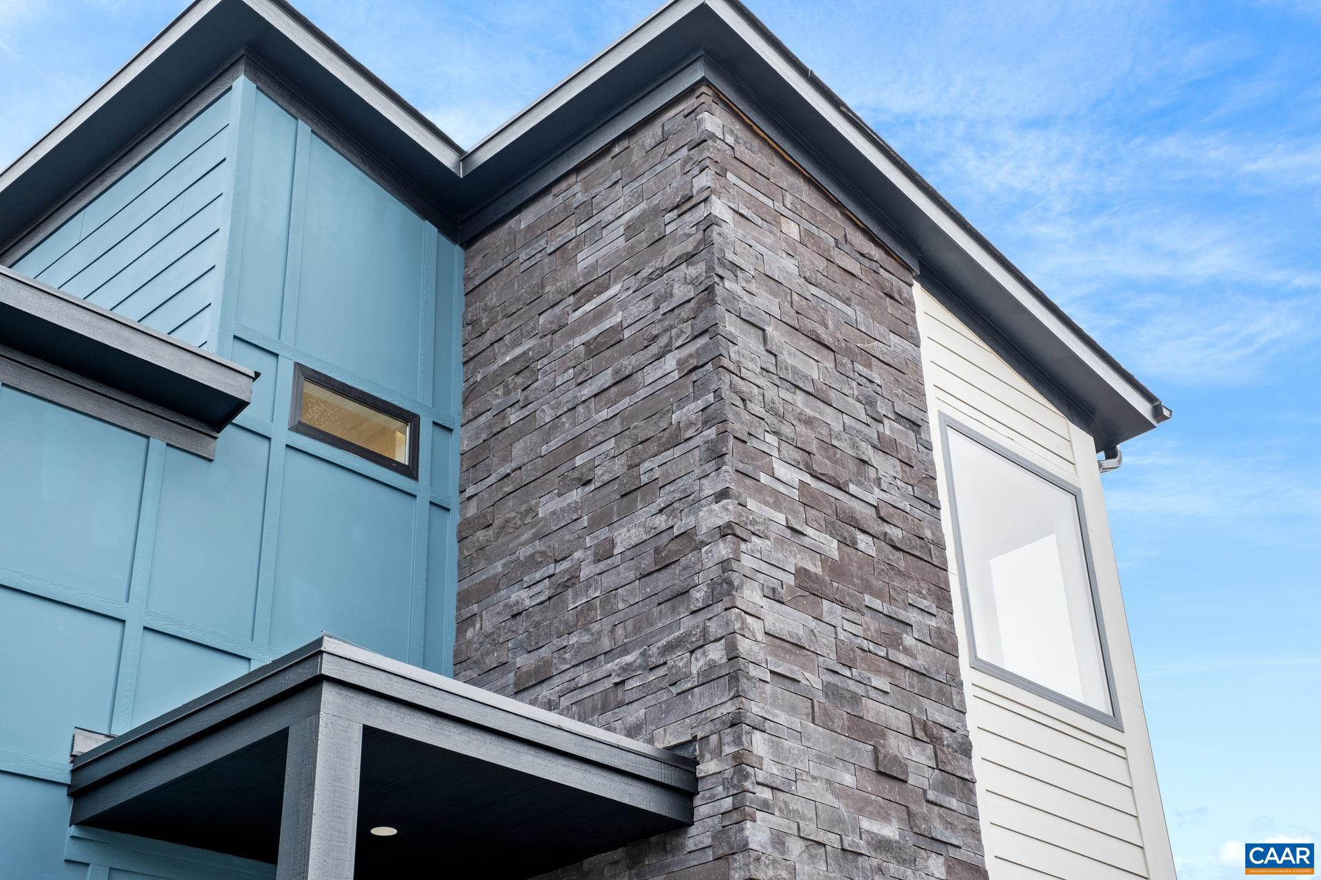 139 LOCHLYN HILL DR