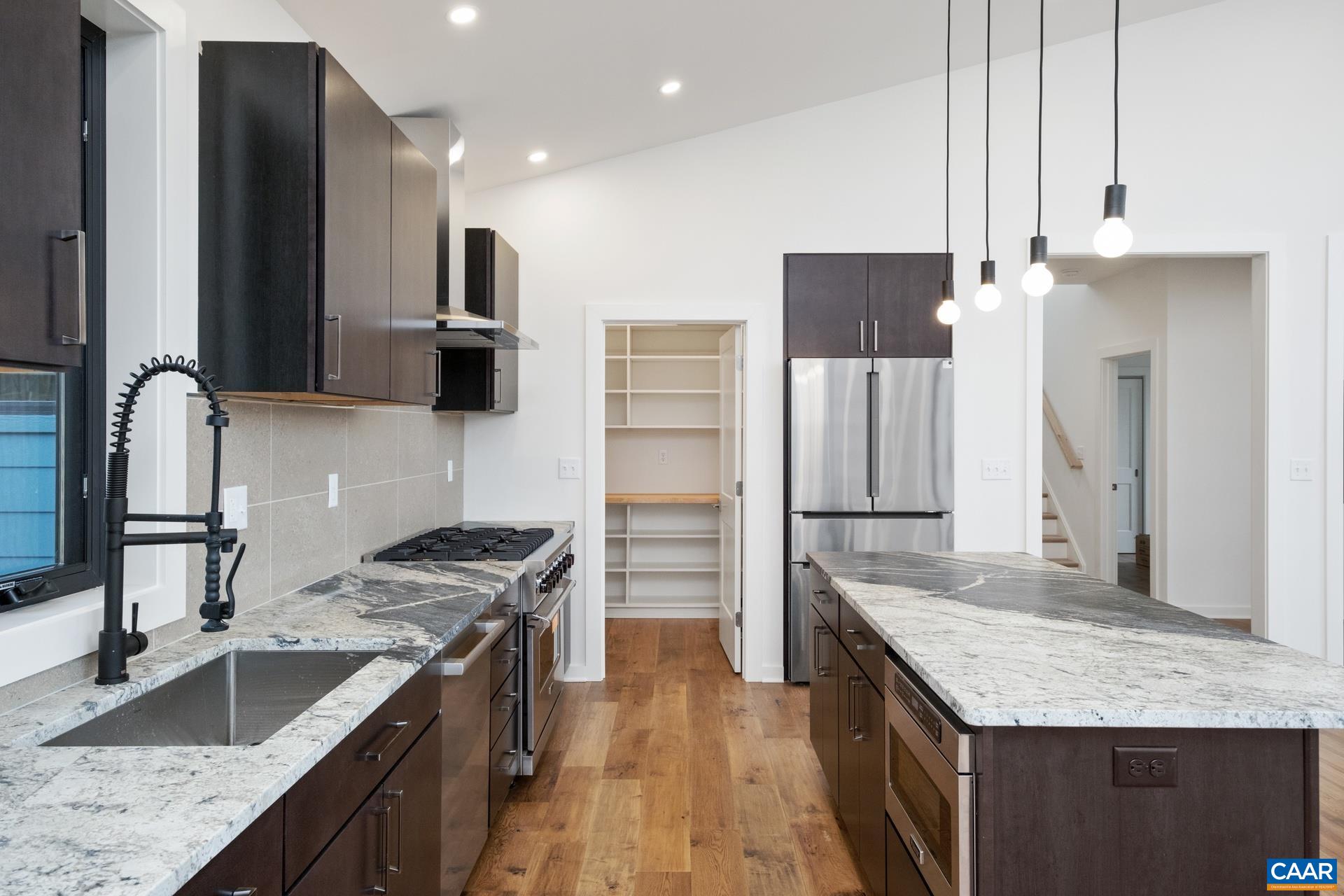 139 LOCHLYN HILL DR