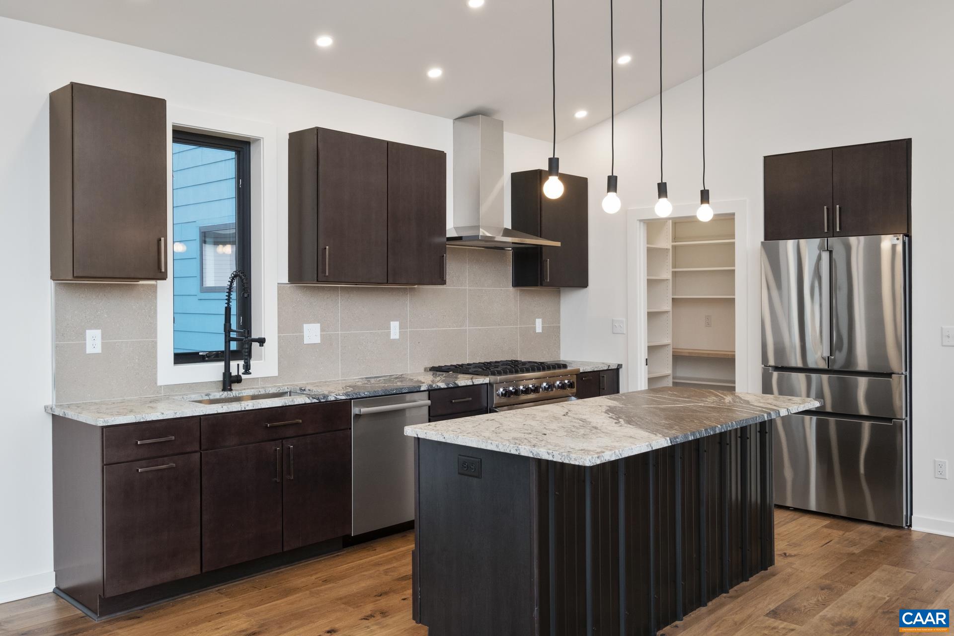 139 LOCHLYN HILL DR