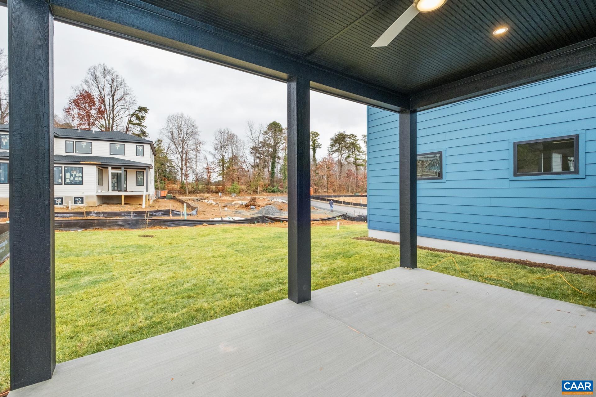 139 LOCHLYN HILL DR