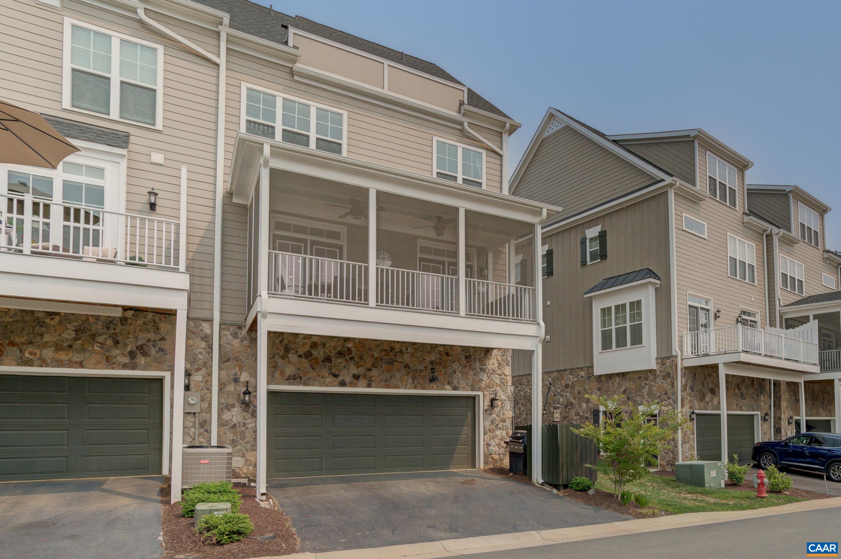 5463 GOLF DR