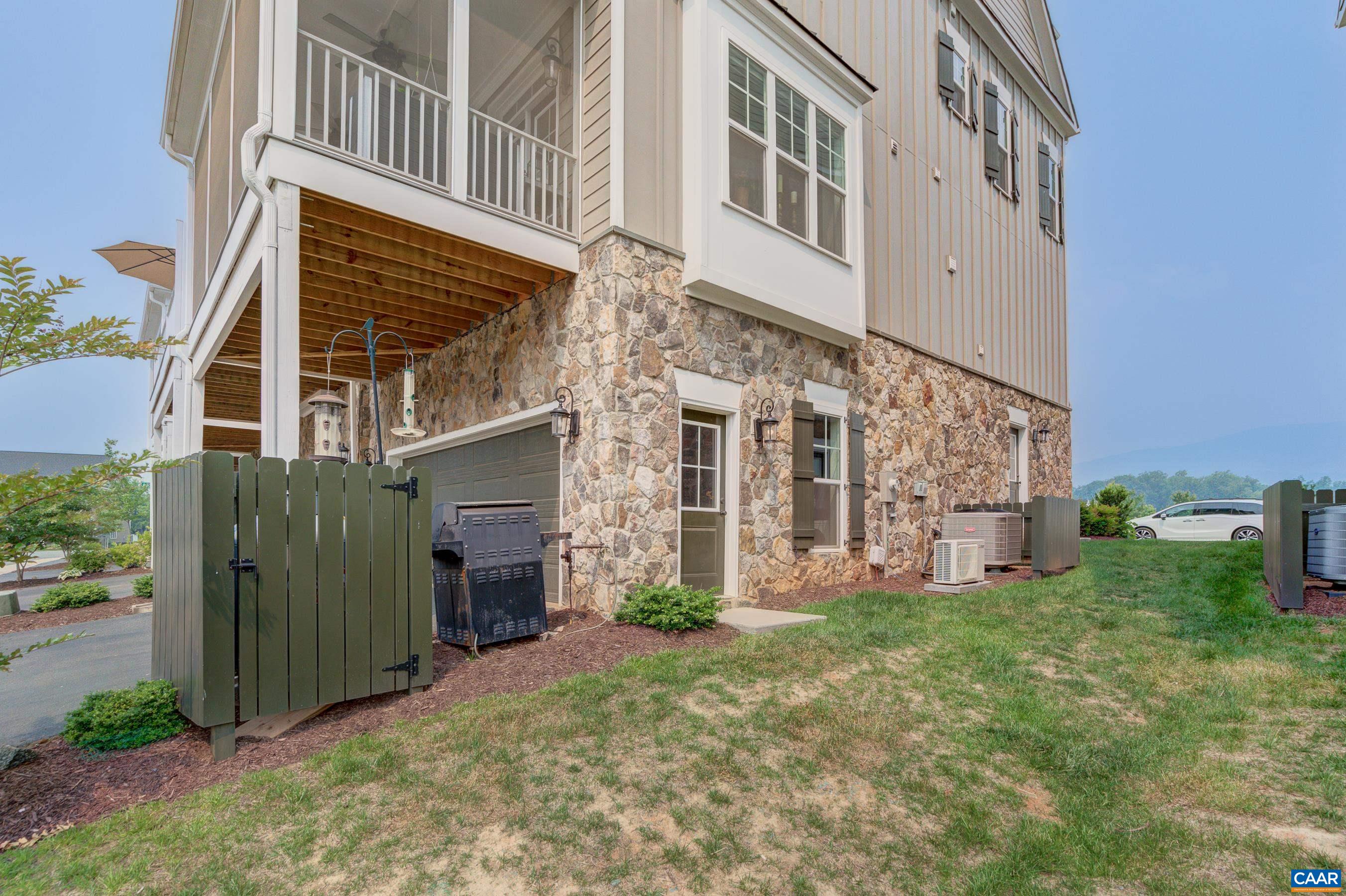 5463 GOLF DR