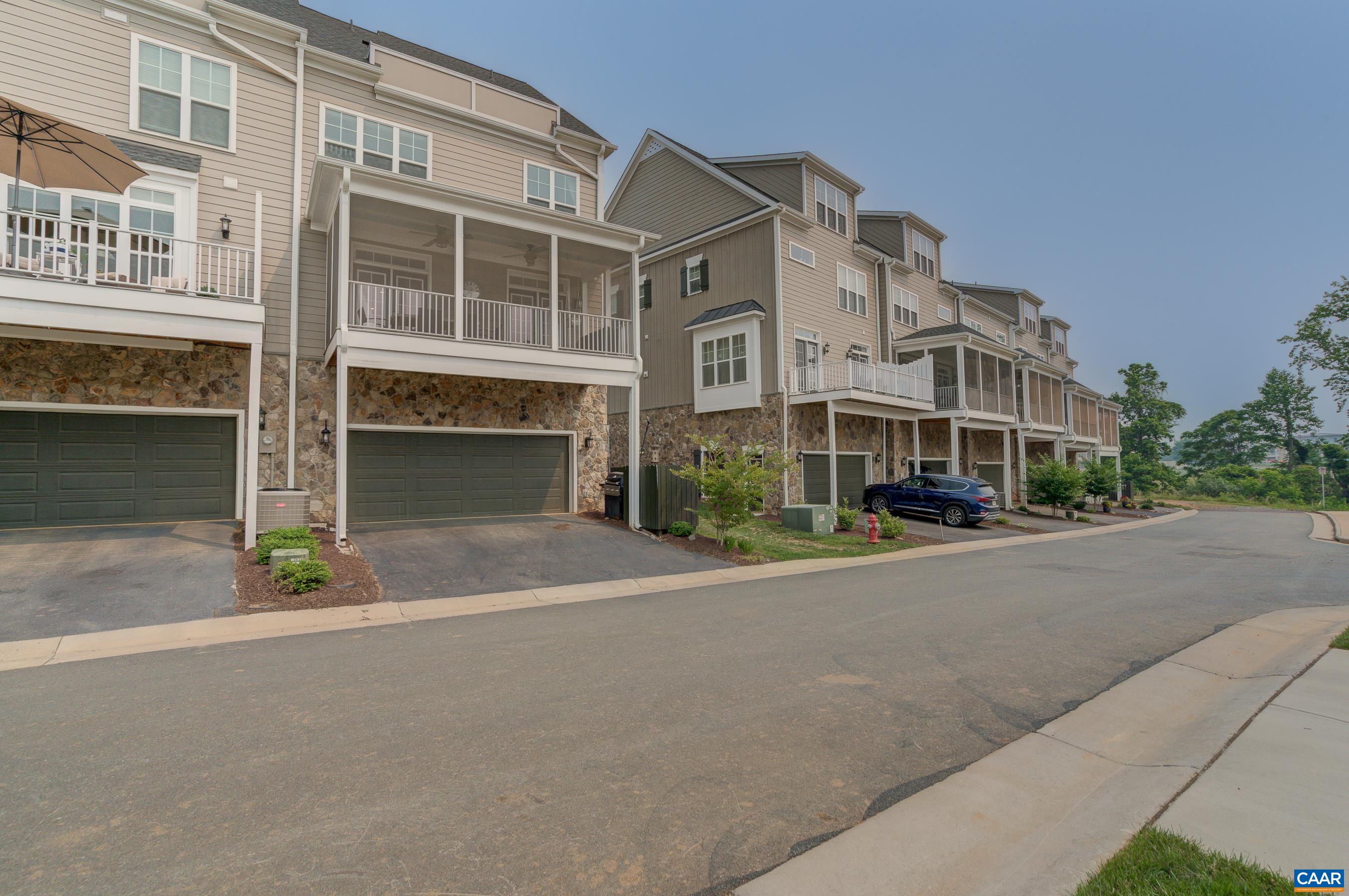 5463 GOLF DR