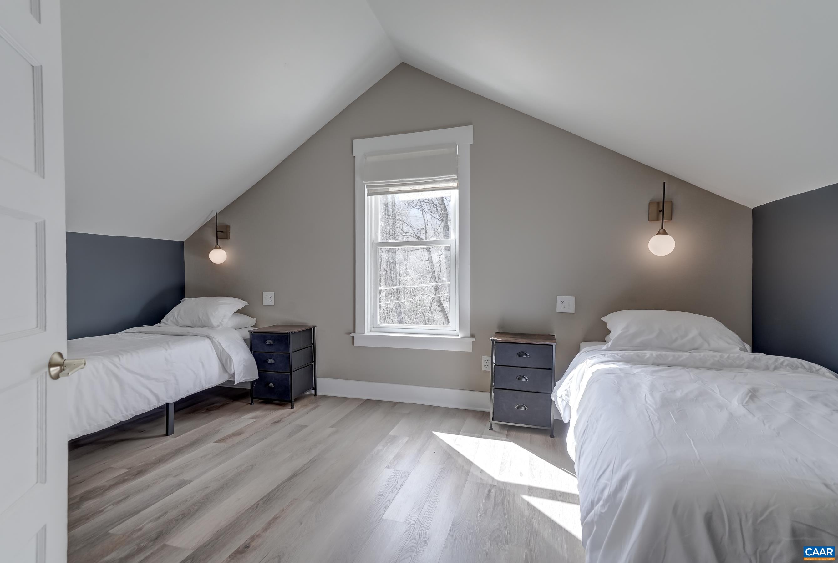 92 ROOSTER RIDGE RD