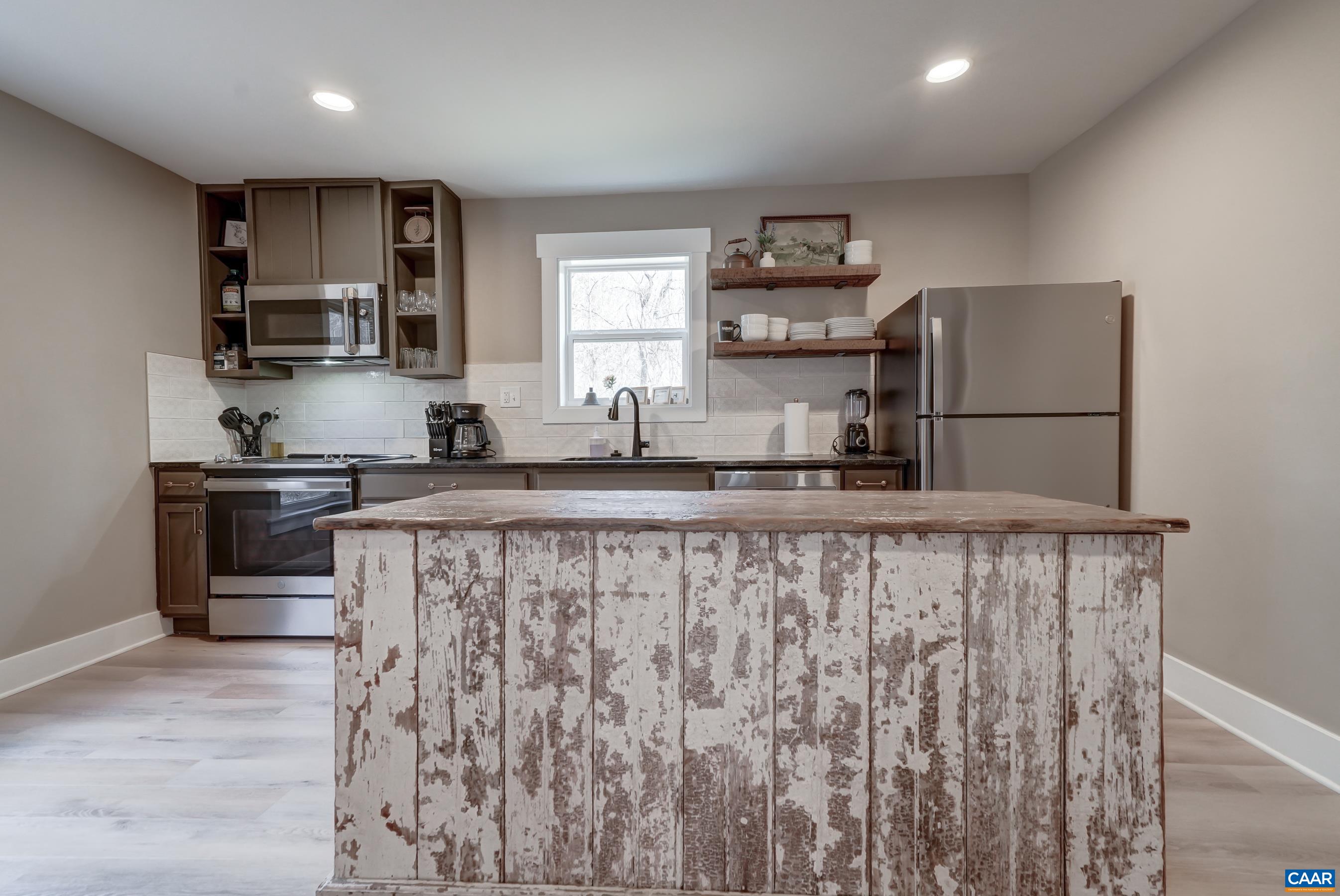 92 ROOSTER RIDGE RD
