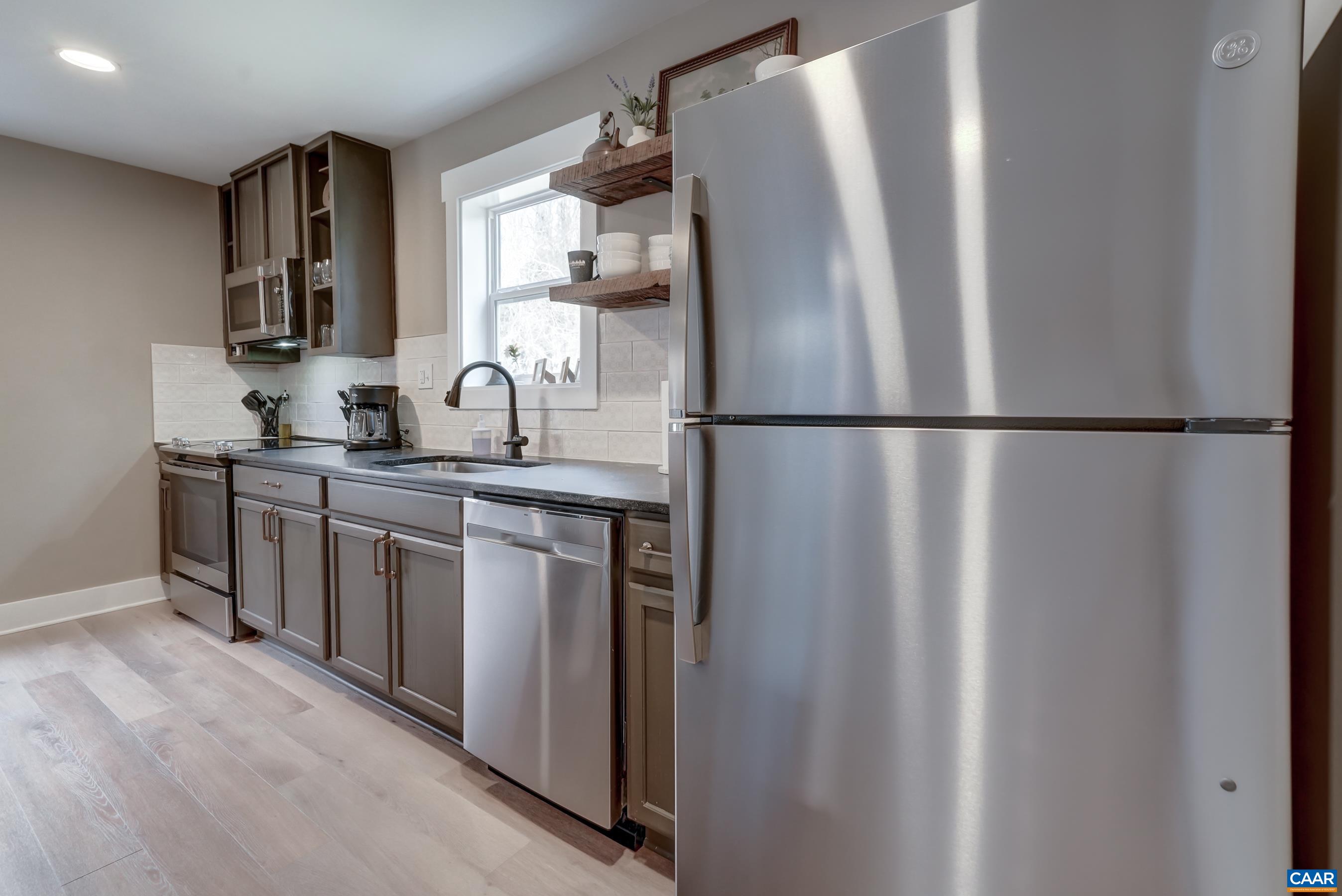 92 ROOSTER RIDGE RD