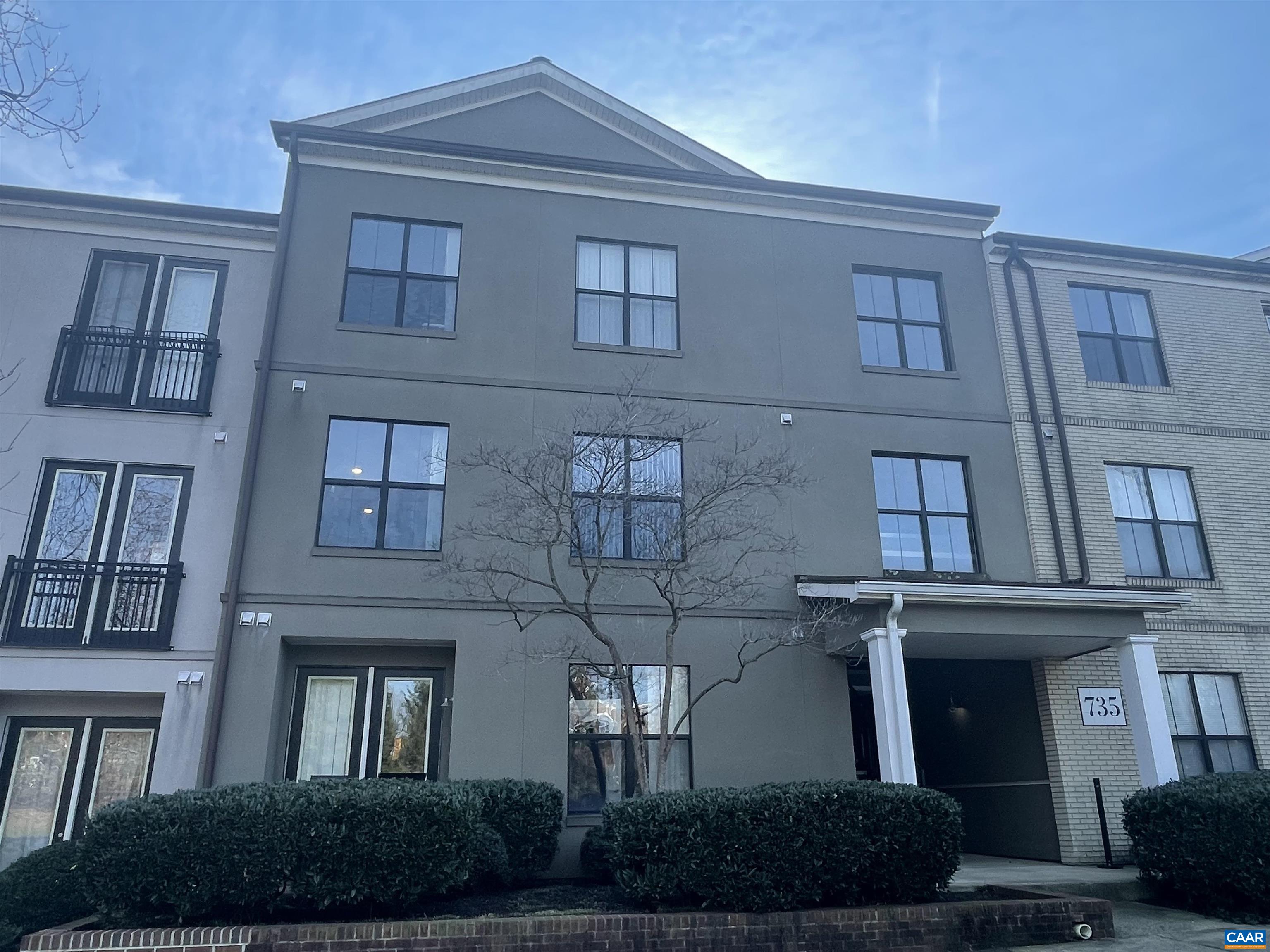 735 WALKER SQ Unit: 4A