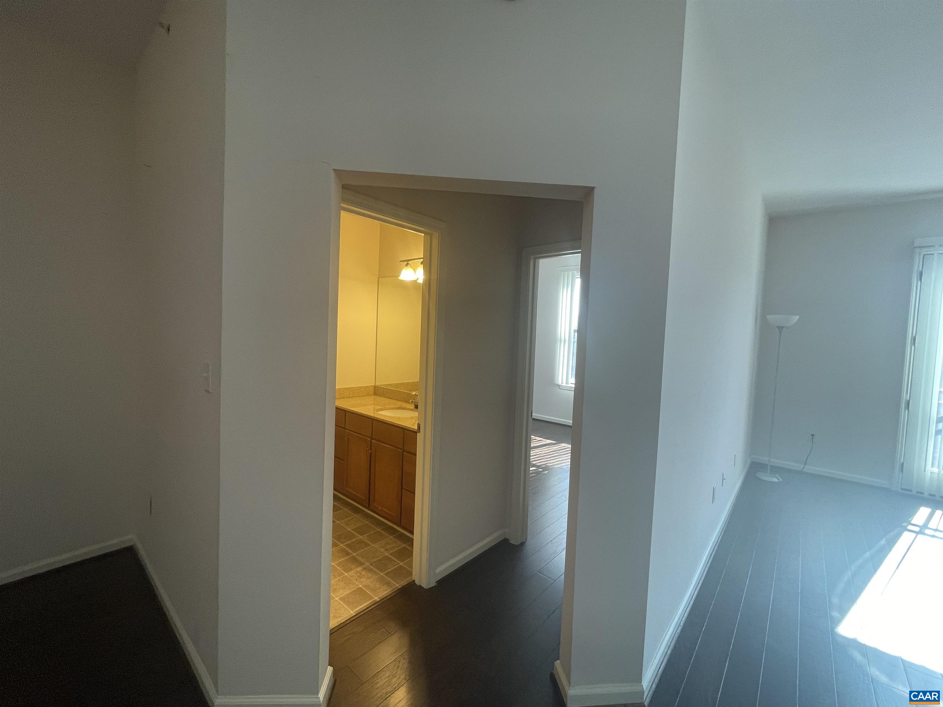735 WALKER SQ Unit: 4A