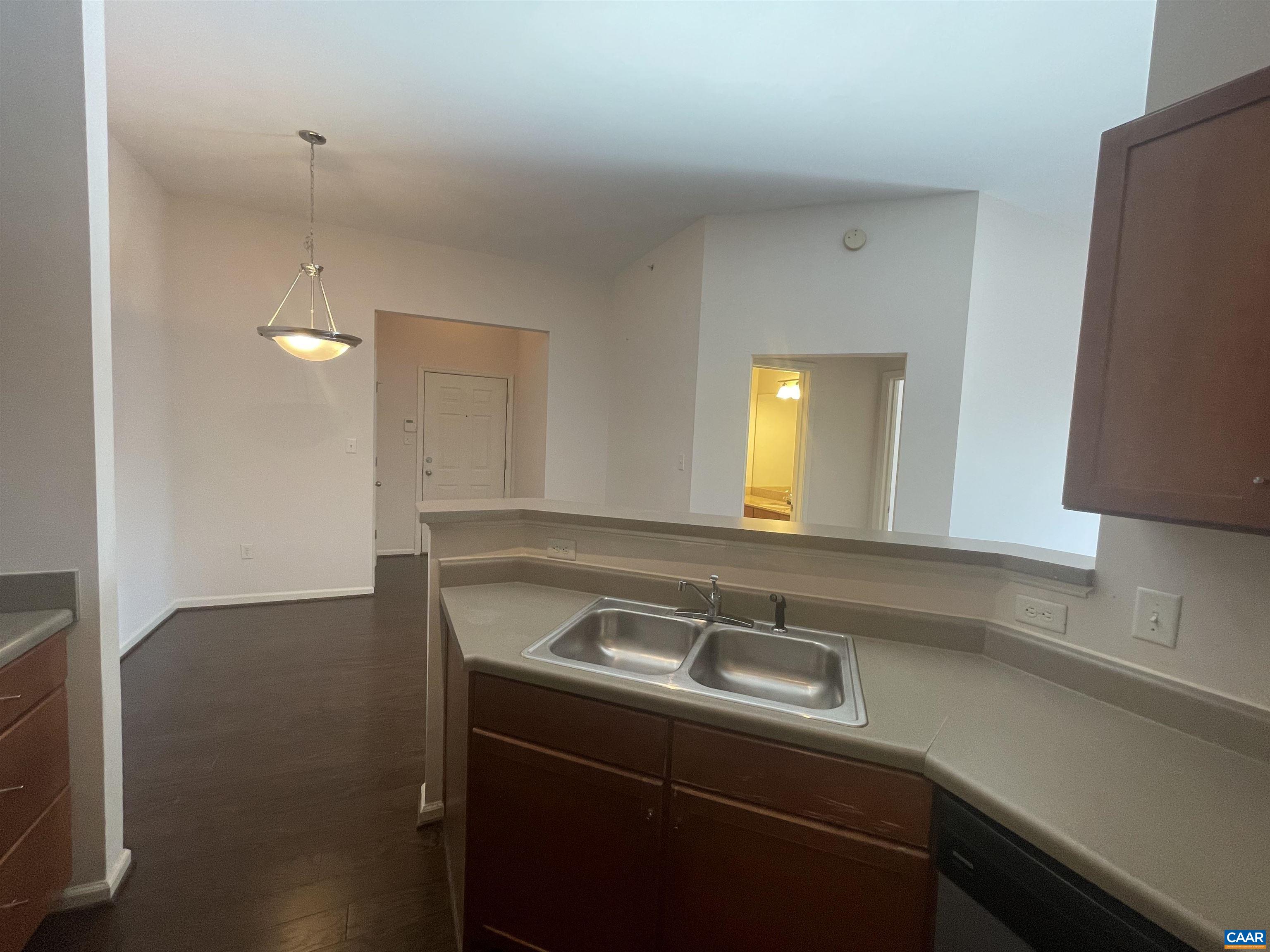 735 WALKER SQ Unit: 4A