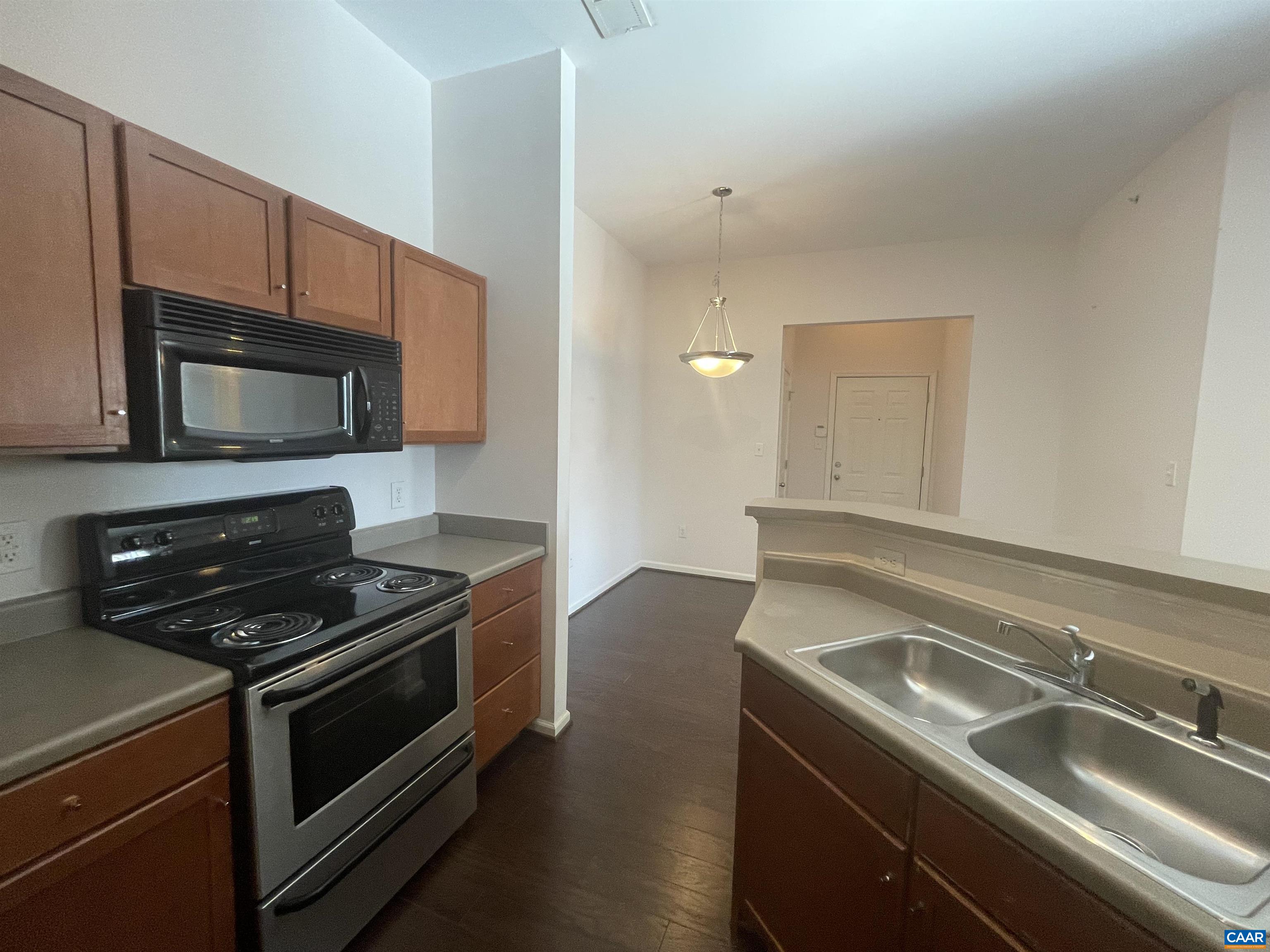 735 WALKER SQ Unit: 4A